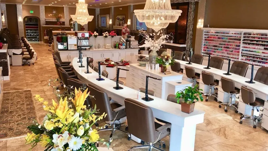 Luna Nail Lounge — Nail salon in Everett